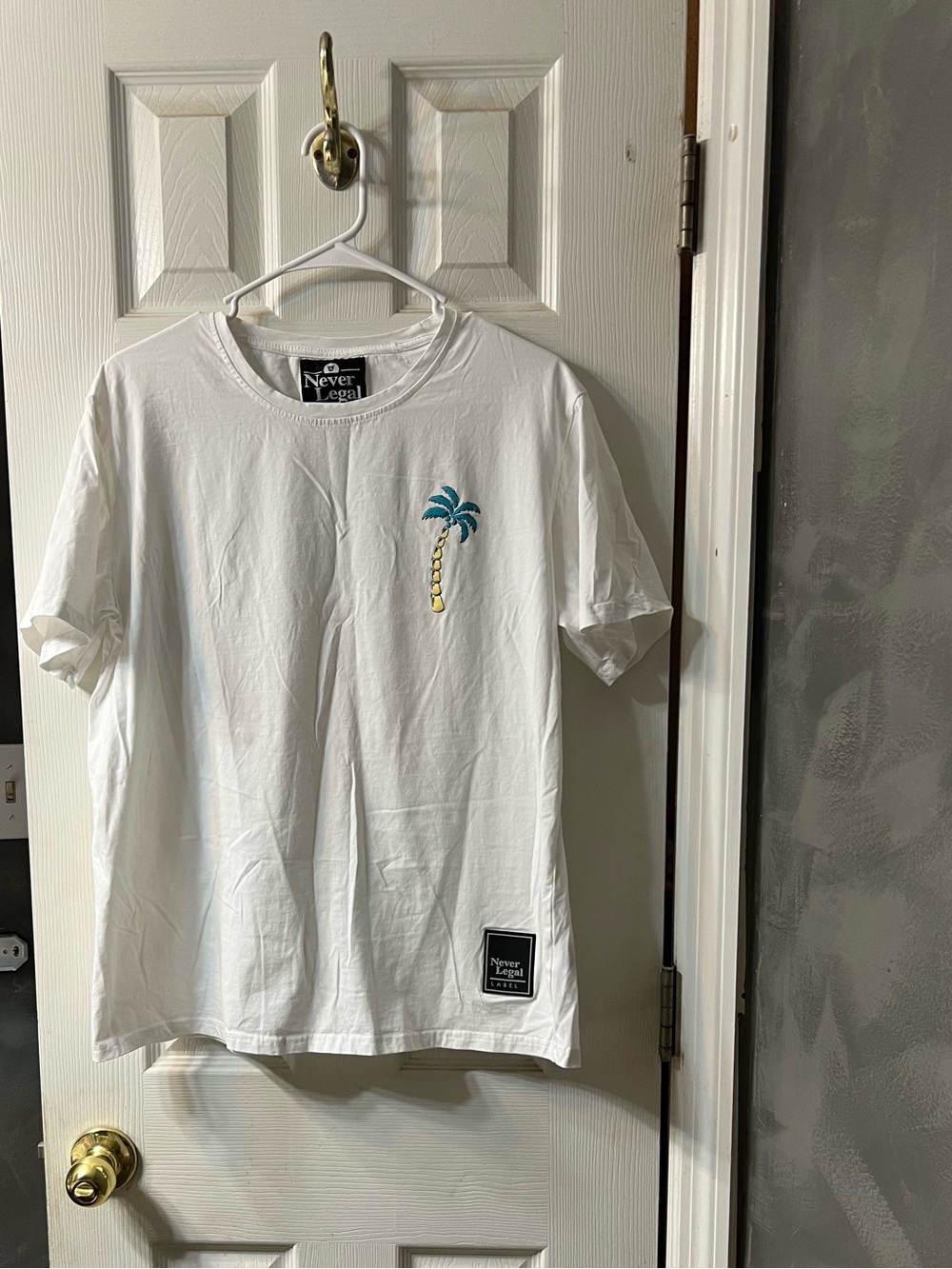 Never Legal Men’s White Graphic T-Shirt – Tropical Streetwear – XL